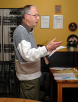 Bertil läser revisionsberättelsen